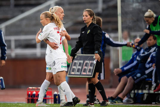 Rosengårds Ebba Wieder byter av Caroline Seger