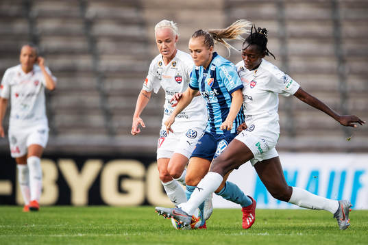 Rosengårds Caroline Seger och Anam Imo mot Djurgårdens