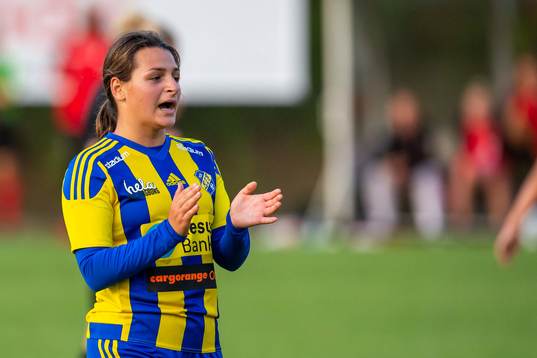 Eskilsminnes Emma Petrovic jublar