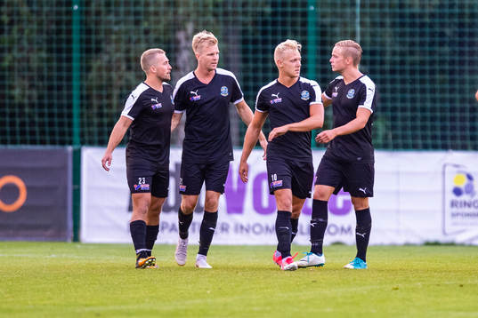 Lunds Jesper Möller jublar med lagkamrater efter 0-1