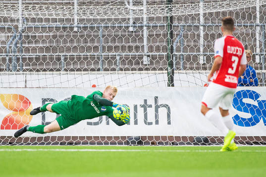 goalkeeper Isak Pettersson of IFK Norrköping