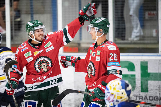 Frölundas Sebastian Stålberg och Johan Sundström jublar