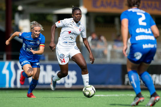 Eskilstunas Petra Johansson jagar Rosengårds Anam Imo