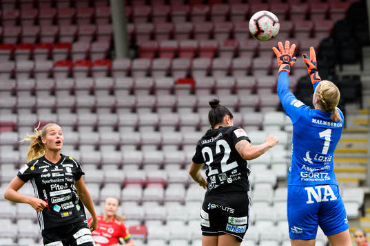 Piteås Nina Jakobsson och Nina Jakobsson oroar framför