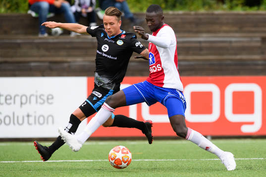 Claes Kronberg of Sandnes Ulf and Mansour Gueye of KFUM
