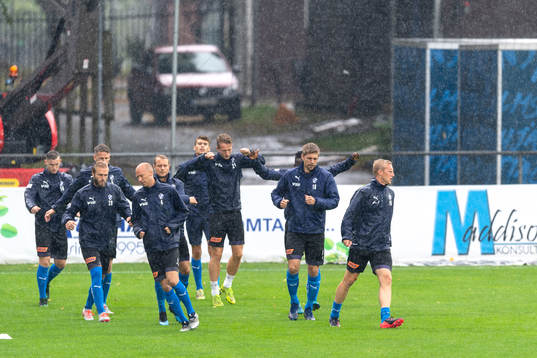 Halmstads spelare före fotbollsmatchen i Superettan mellan