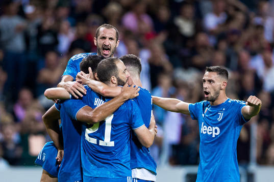 Sami Khedira of Juventus celebrates with Giorgio Chiellini , Gonzalo Higuain and Miralem Pjanic after 1-1