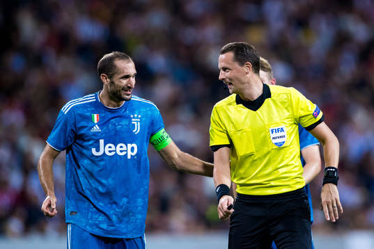 Giorgio Chiellini of Juventus and referee Andreas Ekberg