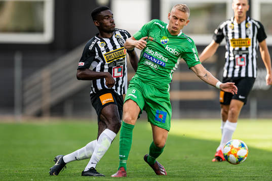 Landskronas Patrick Nwadike och Ljungskiles Johan Brannefalk