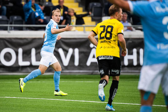 Malmö FFs Oscar Lewicki reagerar