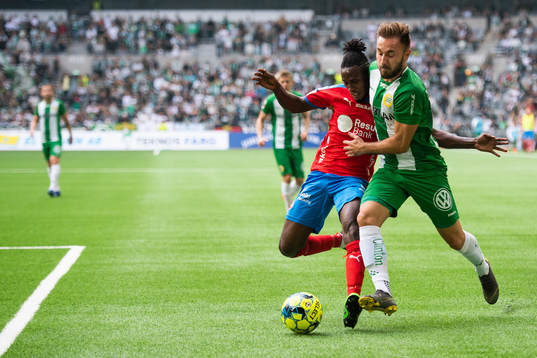Helsingborgs Mamudu Moro och Hammarbys Muamer Tankovic i