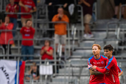 Helsingborgs Alexander Farnerud och Armin Gigovic jublar efter att Farnerud gjort 2-1