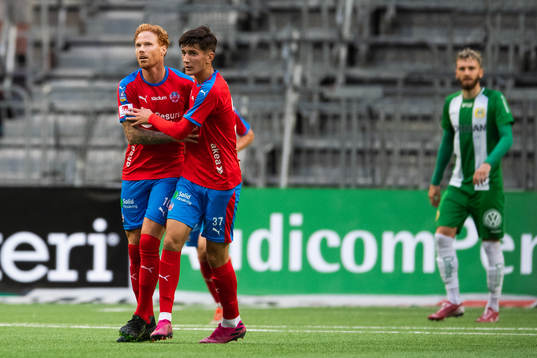 Helsingborgs Alexander Farnerud och Armin Gigovic jublar efter att Farnerud gjort 2-1