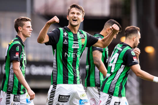 GAIS Måns Saebbö jublar efter 1-0