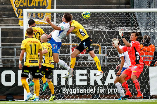 IFK Norrköpings Rasmus Lauritsen nickar mål 2-0 förbi