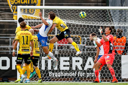 IFK Norrköpings Rasmus Lauritsen nickar mål 2-0 förbi