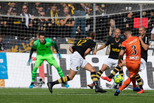 AFC Eskilstunas Kadir Hodzic gör 1-0 målet