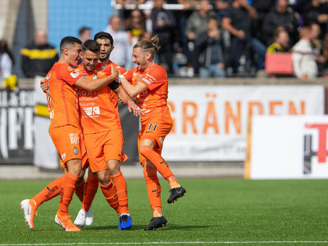 AFC Eskilstunas Kadir Hodzic jublar