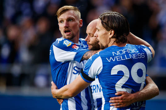 IFK Göteborgs Lasse Vibe jublar med Sebastian Eriksson och