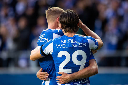 IFK Göteborgs Robin Söder jublar med Sebastian Eriksson