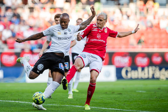 Örebros Carlos Strandberg och Kalmars Henrik Löfkvist