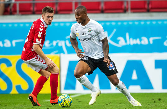 Örebros Carlos Strandberg och Kalmars Victor Agardius