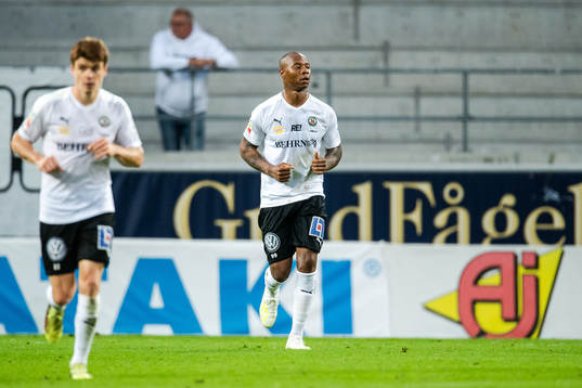 Örebros Carlos Strandberg jublar