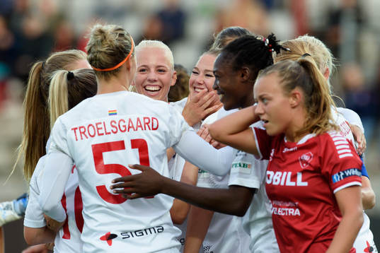 Rosengårds spelare jublar