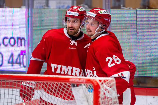Timrås Albin Lundin och Jonathan Dahlén jublar