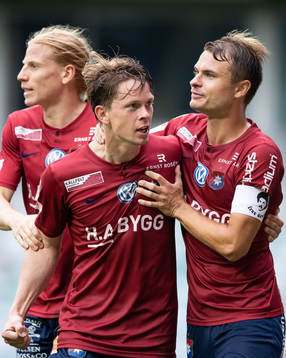 Örgrytes Anton Lans jublar ihop med Gustav Ludwigson och Hannes Sahlin efter 1-1