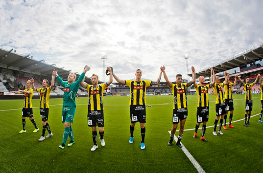 Häckens Gustaf Nilsson, Ahmed Yasin och Viktor Lundberg jublar