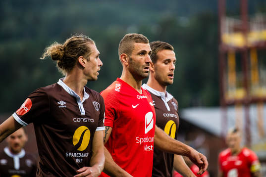 Quint Arie Jansen of Mjøndalen and Azar Karadas of Brann