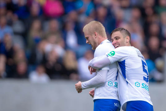 Norrköpings Kalle Holmberg jublar med Christoffer Nyman