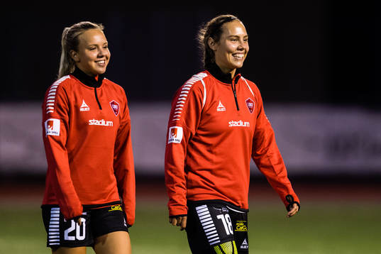 Limhamn Bunkeflos Jennie Egeriis och Elisa Lang Nilsson jublar