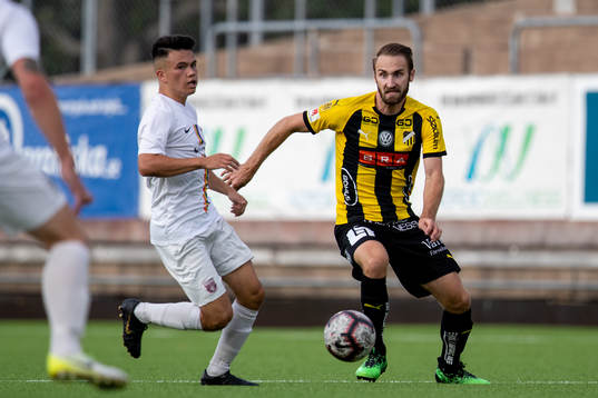 Häckens Oskar Sverrisson mot Qvidings Sebastian Olsson