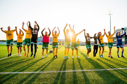 Players of Ull/Kisa celebrate
