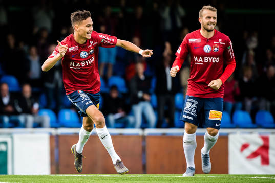 Örgrytes Fredrik Zanjanchi jublar efter 0-1