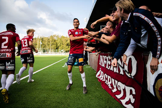 Örgrytes Fredrik Zanjanchi jublar efter 0-1 
