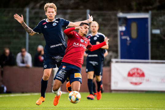 Utsiktens Joakim Olausson och Örgrytes Ailton Almeida