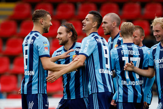 Djurgårdens spelare jublar efter att Haris Radetinac gjort 0-1