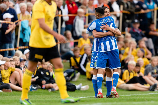 IFK Göteborgs Sargon Abraham och Lasse Vibe jublar
