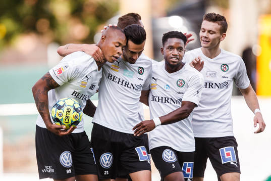 Örebros Carlos Strandberg , Simon Amin och Kevin Wright