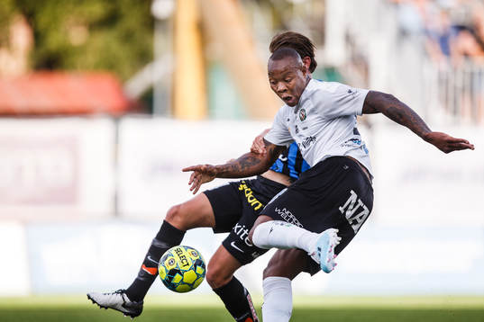 Örebros Carlos Strandberg gör 0-2