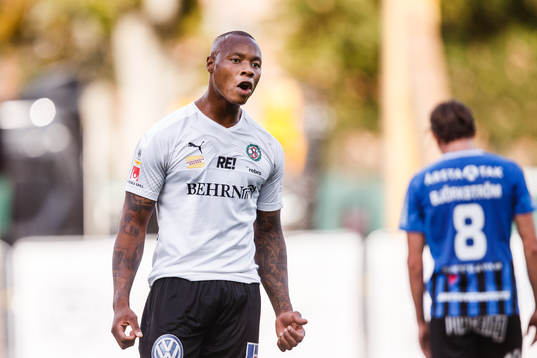 Örebros Carlos Strandberg jublar