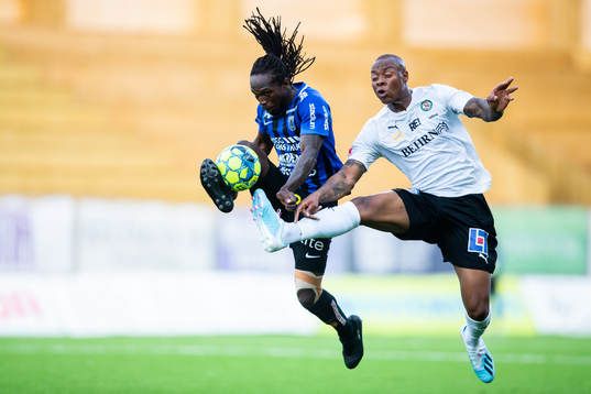 Kebba Ceesay och Örebros Carlos Strandberg