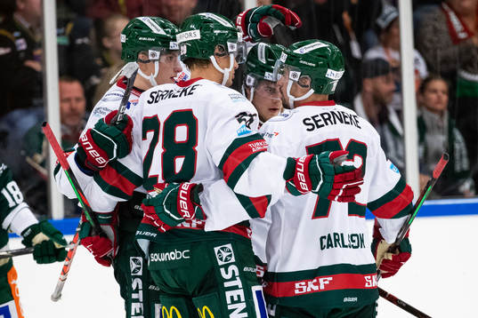 Frölundas Samuel Fagemo jublar med lagkamrater