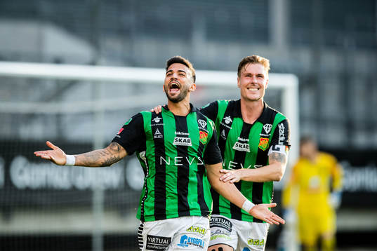 GAIS Paulo Marcelo och Marcus Bergholtz jublar efter 2-0