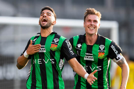 GAIS Paulo Marcelo jublar med Marcus Bergholtz efter 2-0