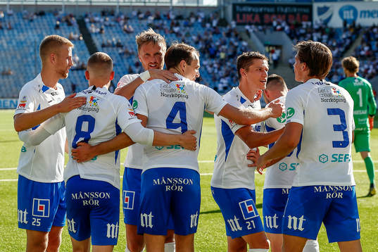 IFK Norrköpings spelare jublar