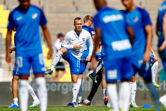 IFK Norrköpings Gudmundur Thórarinsson värmer upp